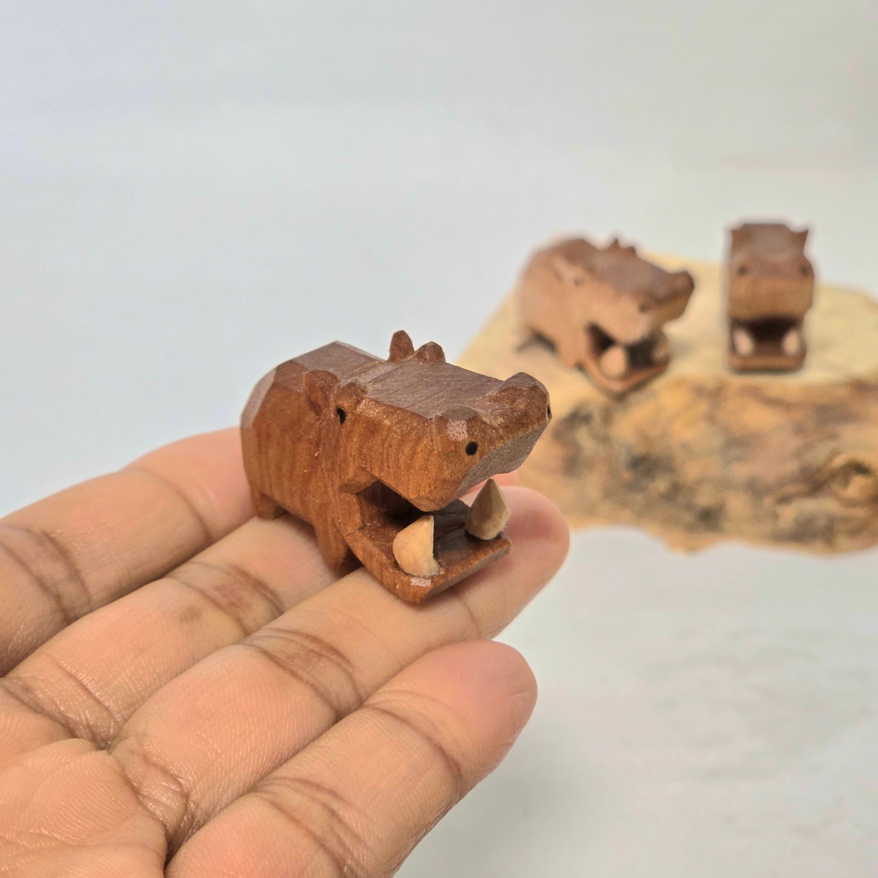 木彫りのカバ【きぼりふれんず】 | 木工処Pomsfactory