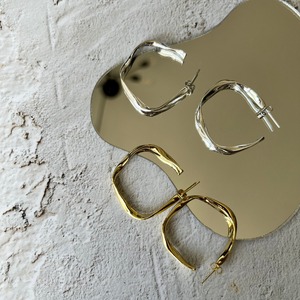 【即納】ツイストフープピアス R00011