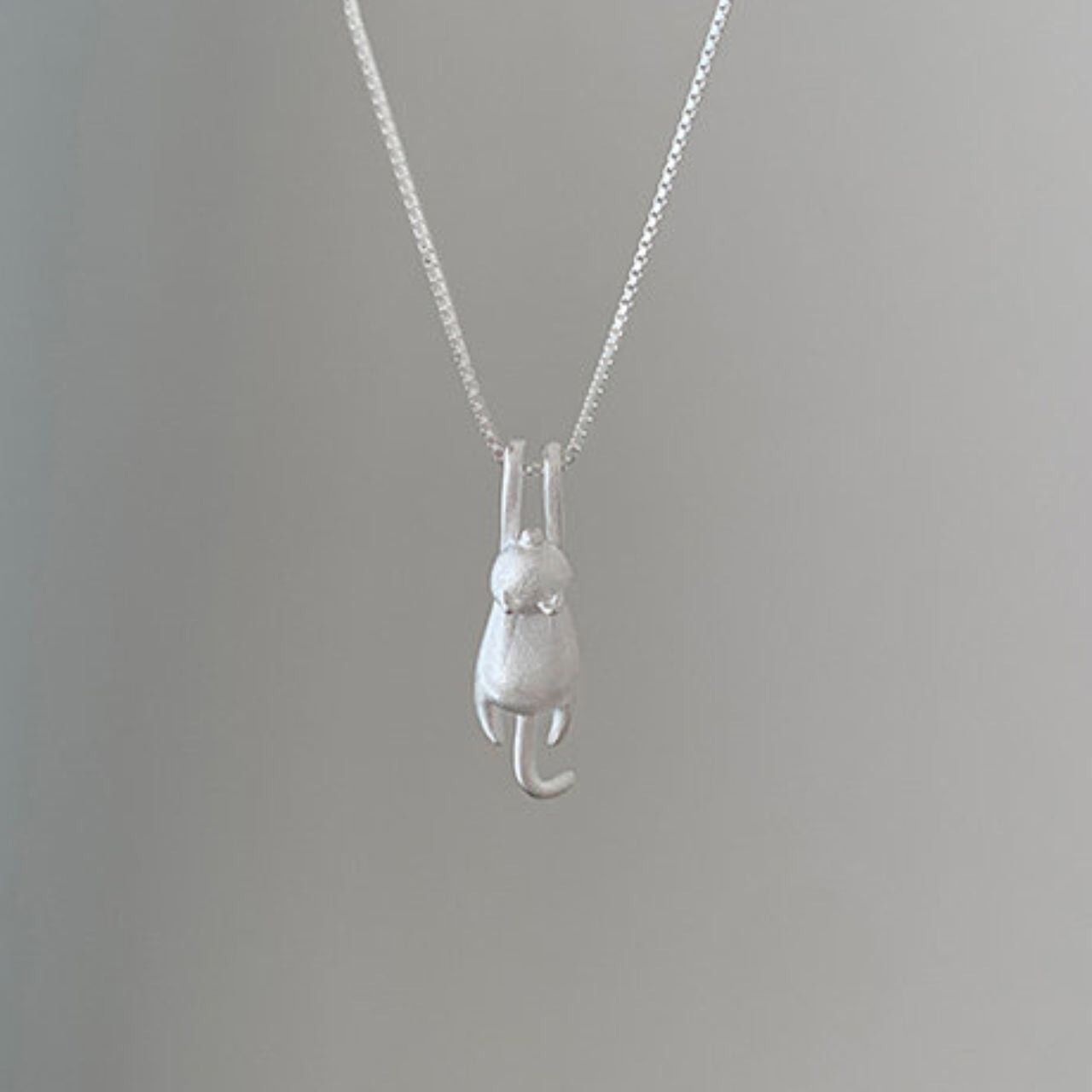 ぶら下がりねこモチーフネックレス Ln00467