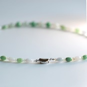 透明感あふれる翡翠が綺麗！ 鮮やかなグリーンとラベンダー マルチカラーネックレス A貨翡翠 jd_ne1099