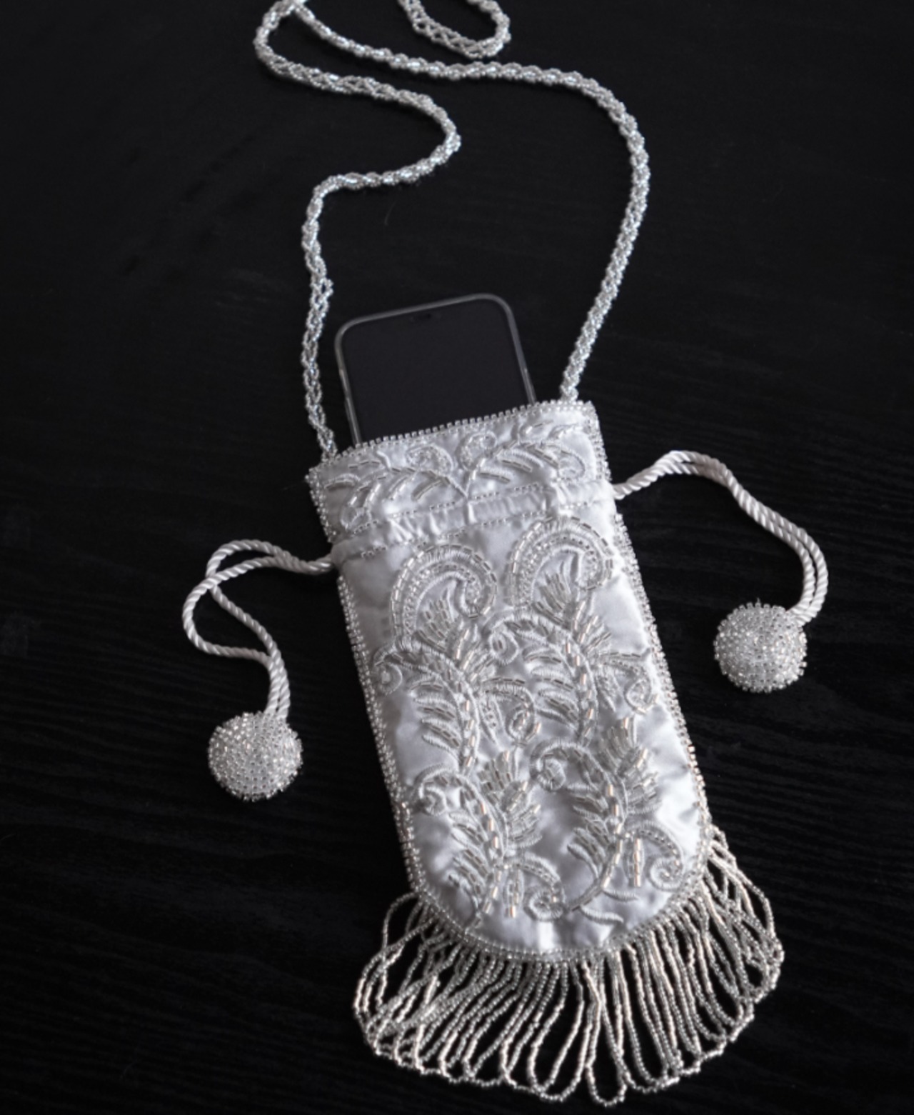 貝殻ヴィンテージ刺繍ビーズスマホバッグ