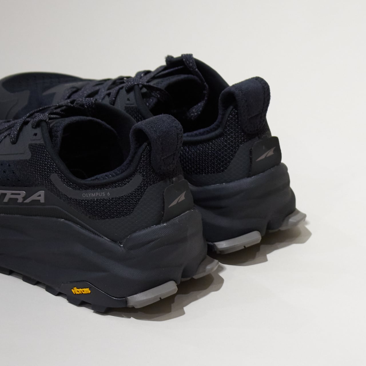 ALTRA（アルトラ）M OLYMPUS 6（オリンパス 6）-BLACK/BLACK メンズ