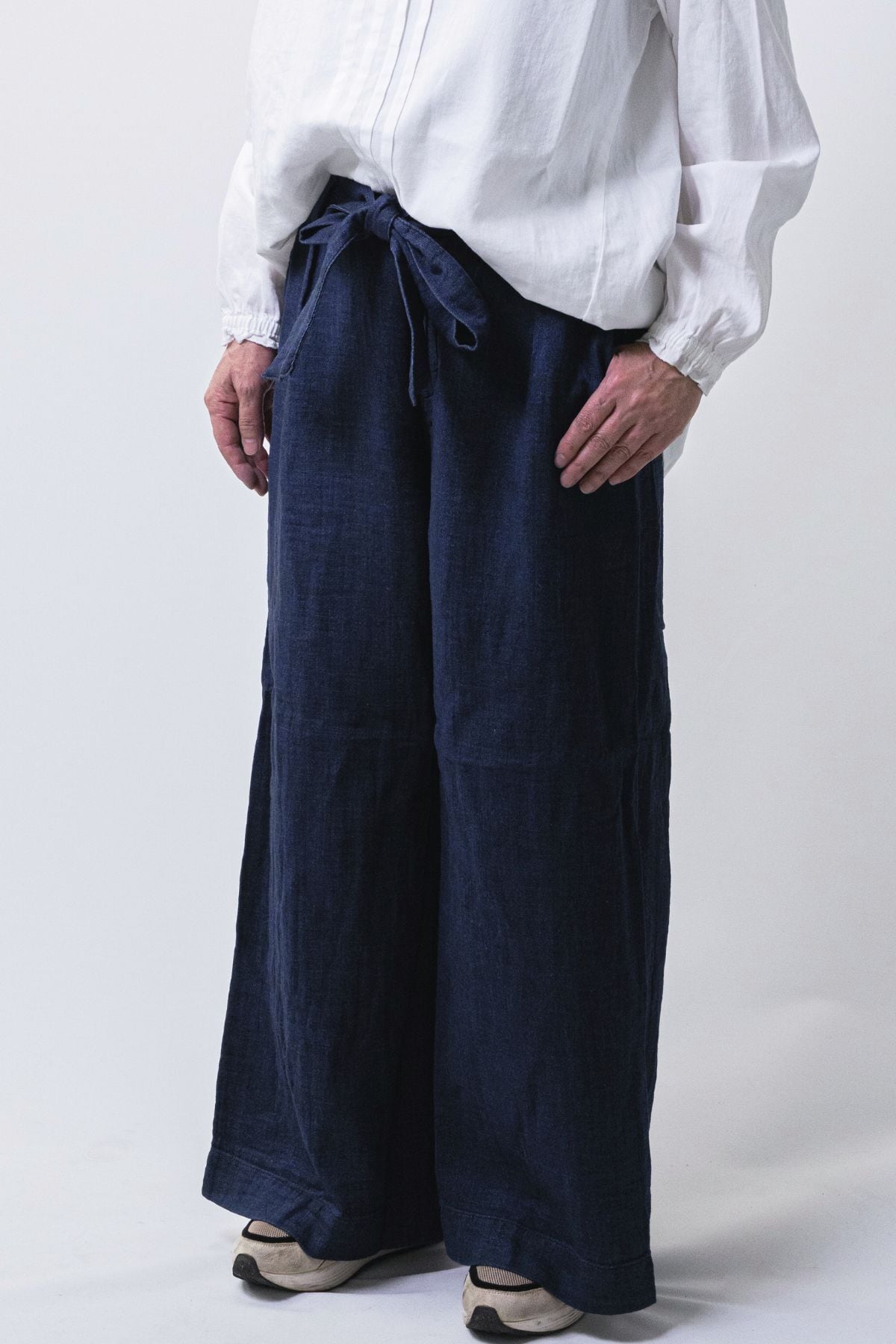 残りわずか｜再入荷】風をまとうパンツ。エアリーデニム ワイドパンツ