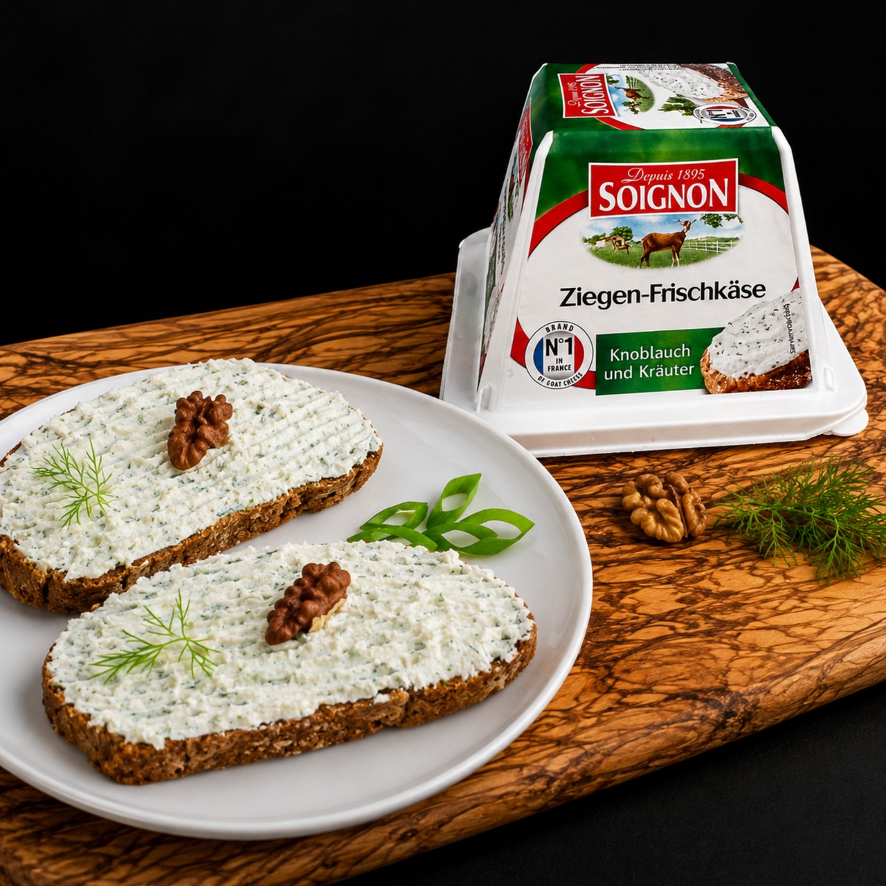 フランス産 ソワニヨン 山羊乳チーズ スプレッドタイプ｜ガーリックとハーブ入り  シェーブル ナチュラルチーズ ピラミッド型 150g  Soignon Spreadable Goat Cheese | Garlic and Herb – French Chevre Natural Cheese, Pyramid Shape, 150g