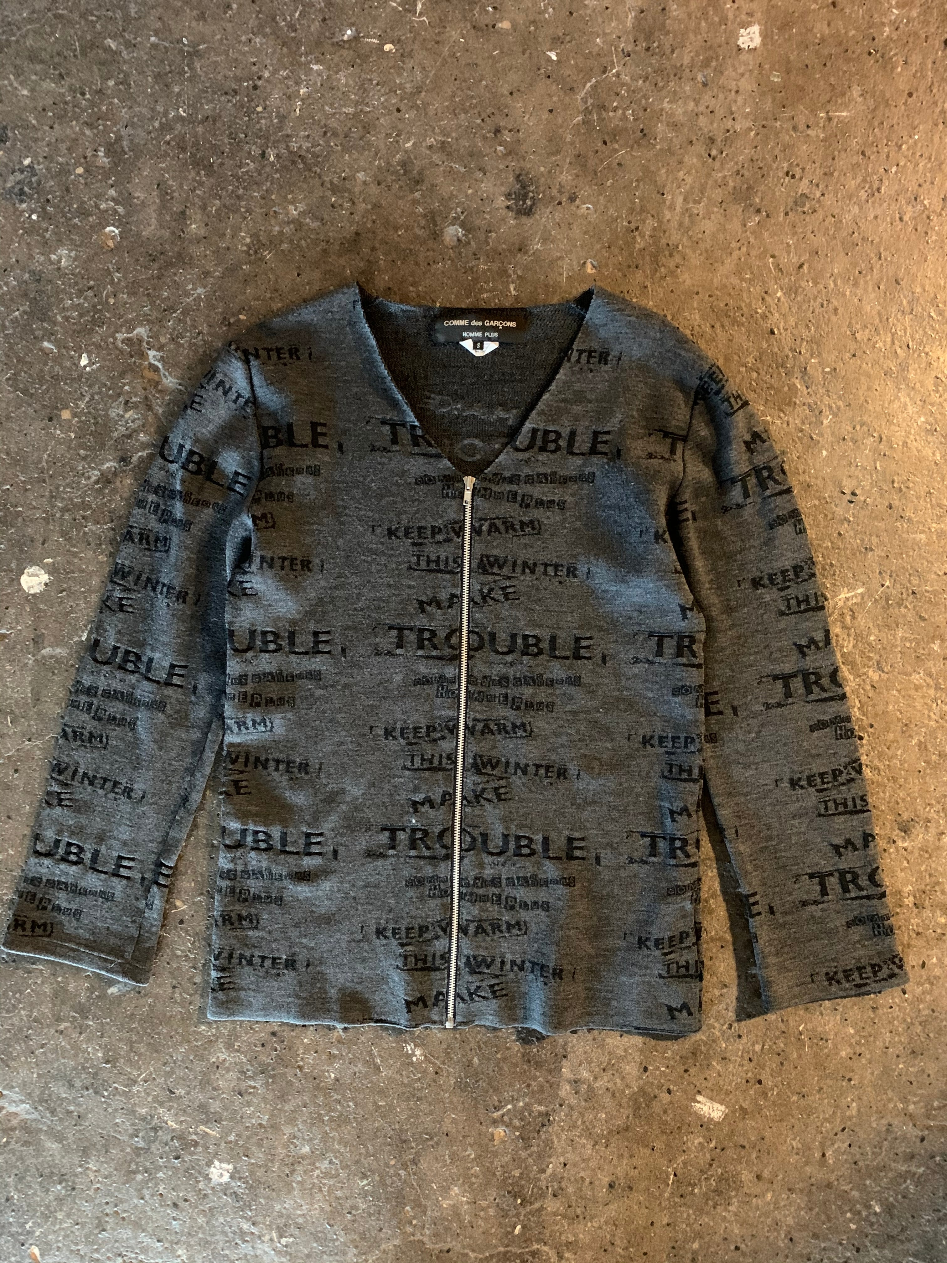COMME des GARCONS HOMME PLUS 08AW 英字ジップアップカーディガン