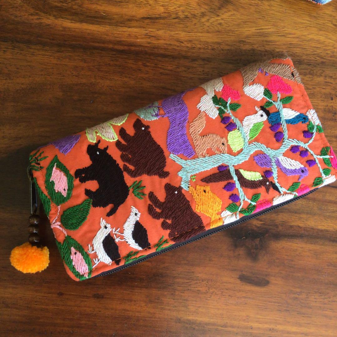 ラオス　モン族　アニマル手刺繍　長財布　クラッチバッグ 　orange