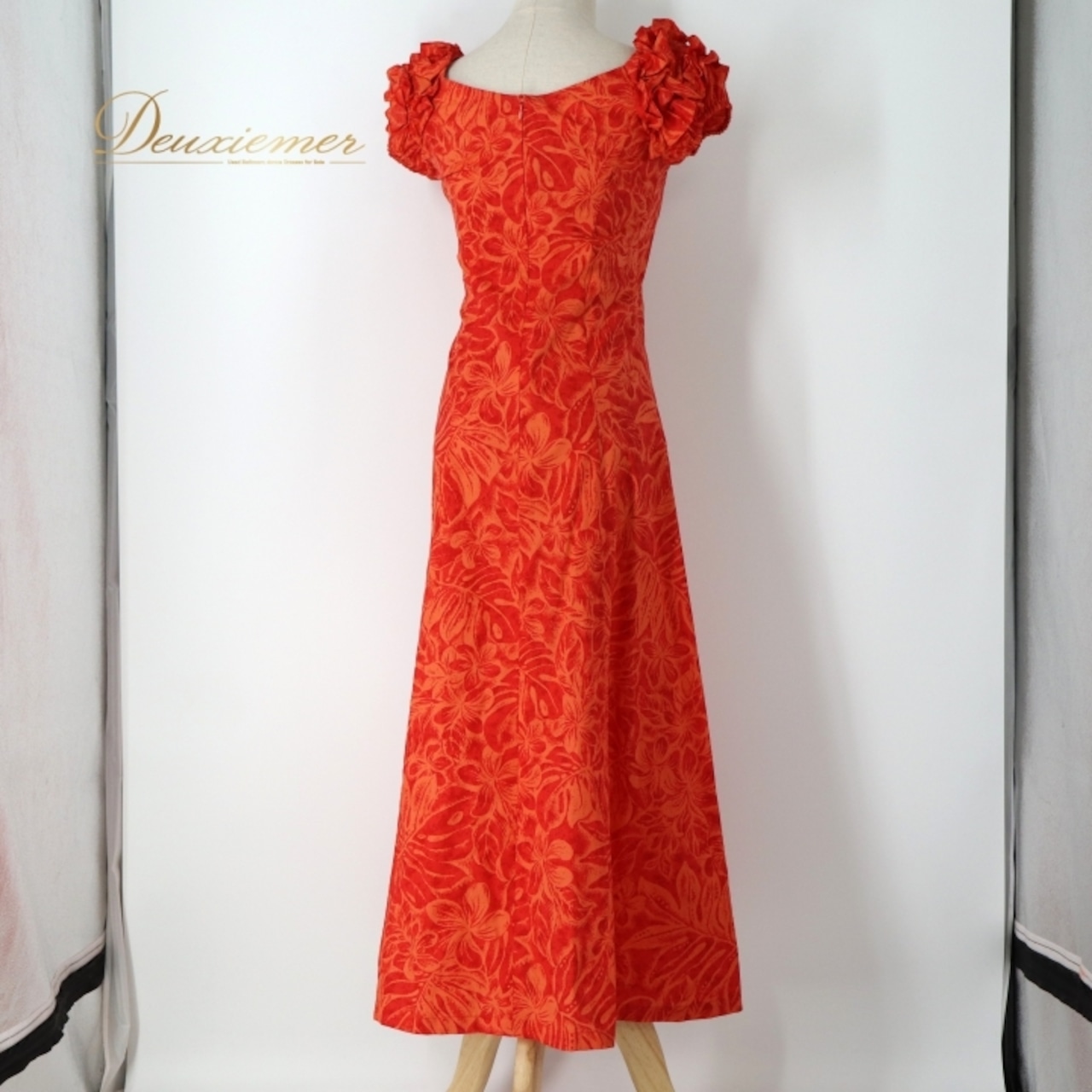 フラダンス 衣装 ワンピース ドレス レッド系 マーメイドライン エムエムジェイ MermaidLine MMJ 日本製 モンステラ柄 プルメリア柄 フリル袖 ハワイアンプリント アロハ フラ ダンス レッスン 練習 華やか 鮮やか かわいい おしゃれ オレンジ系 赤 橙 ダンス衣装 フラ衣装 かわいいドレス おしゃれなワンピース 女性用ドレス フリルデザイン ハワイアンスタイル 美しい ビビッドカラー