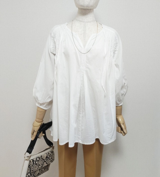 シャーリングブラウス