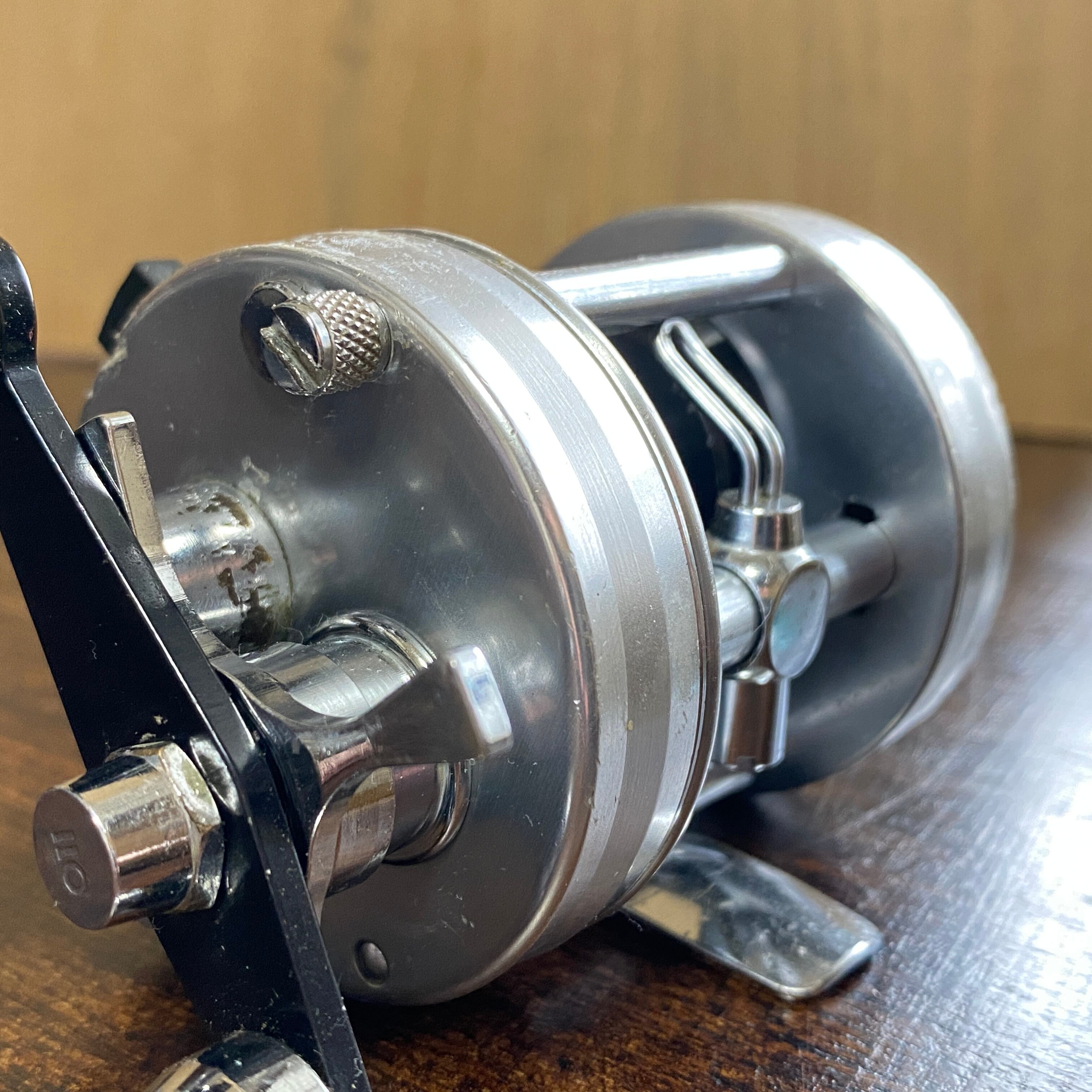 アブ　アンバサダー　abu 2500c 限定 Amazon.co.jp: ABU アブ アンバサダー2500cスペシャル千鳥屋