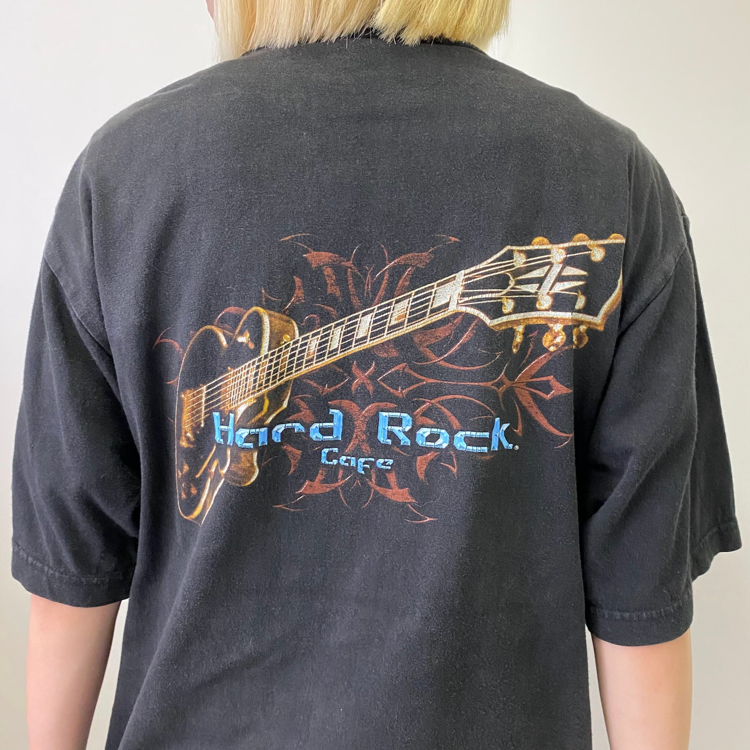 ハードロックカフェ　黒Tシャツ　バックプリント