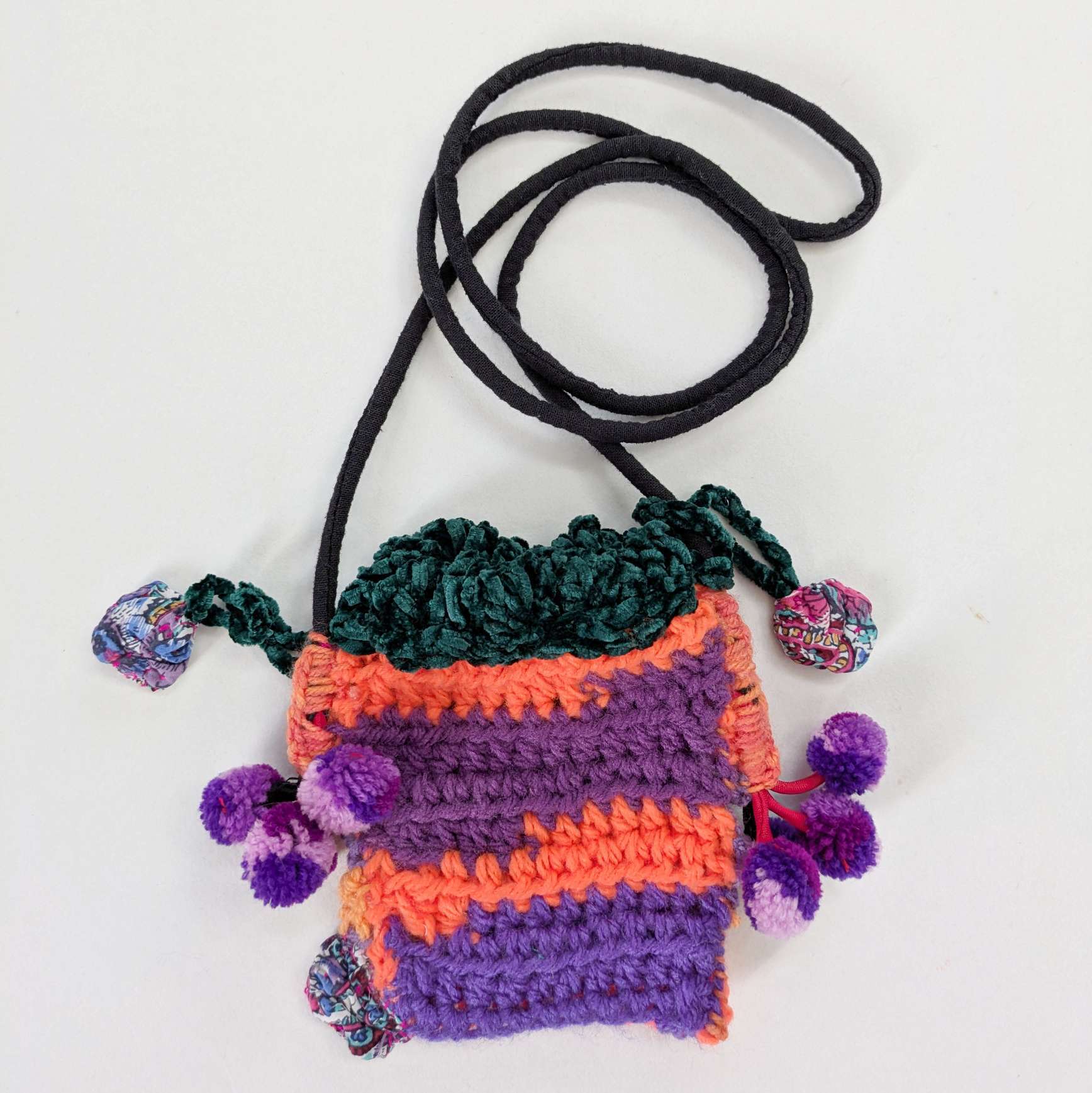 ラオス　モン族　ポシェット ThongPua 山岳民族 モン族の刺繍ポシェット｜旅する雑貨屋ゆいゆい堂