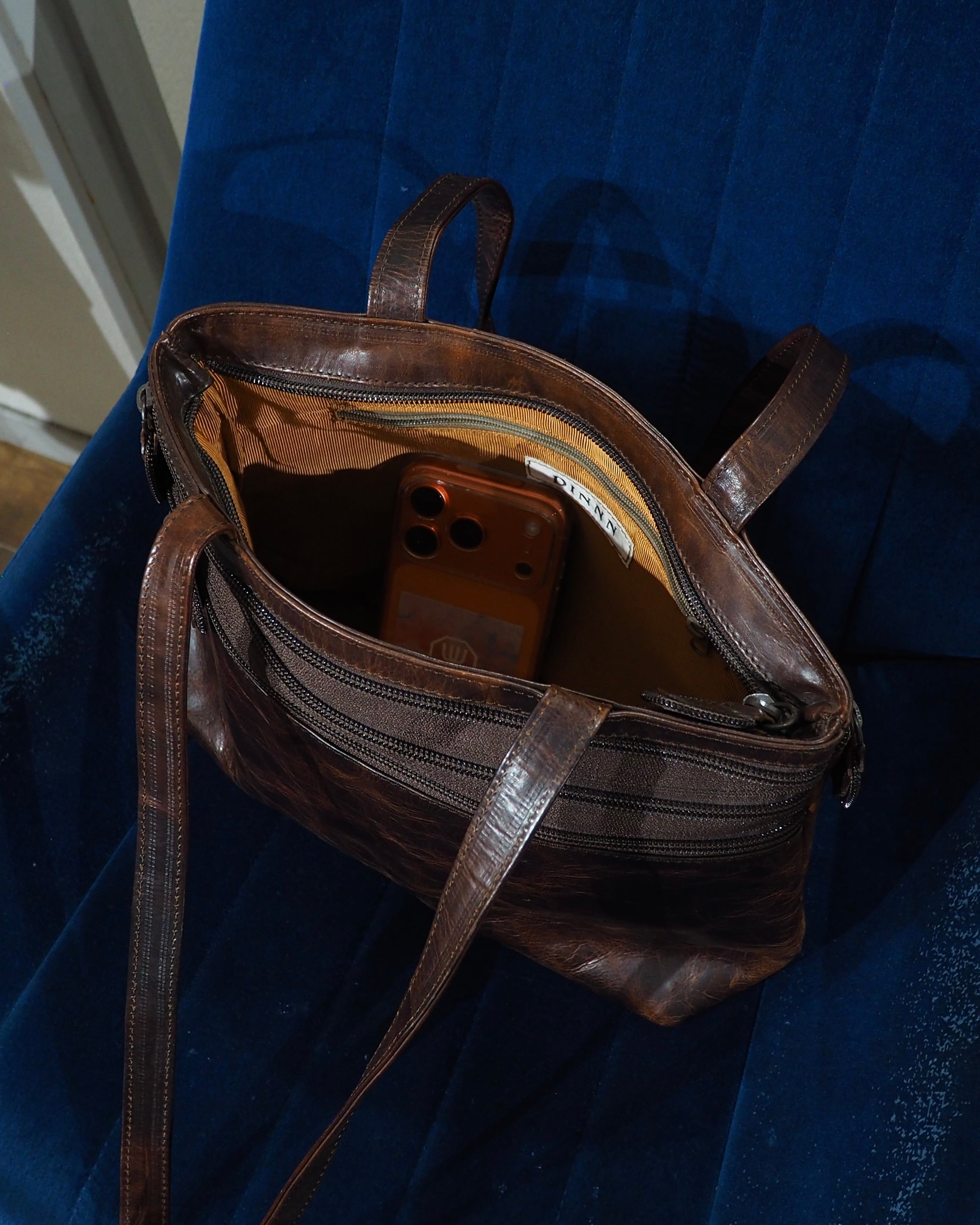 " DINNN " Three Continuing Zip Design Leather Hand Bag