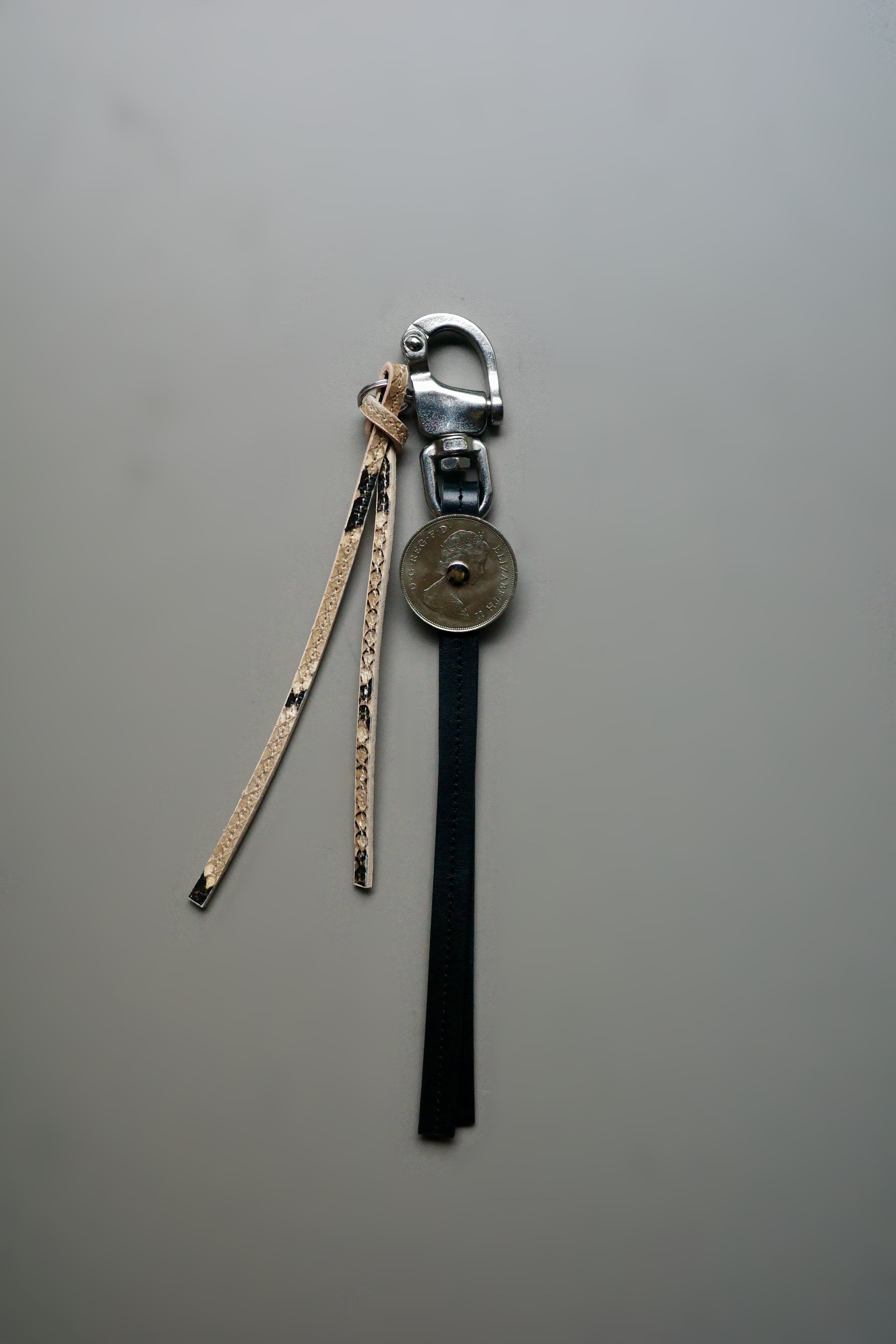 six95 ショートキーリングチャーム SIX 95【Commemorative Keyring -Black/Beige-】 | lloomm
