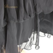 社交ダンス 衣装 スタンダード スカート レッスンウェア レディース ブラック系 Fantasy ファンタジー 黒 無地 シンプル フォーマル 練習着 ロングスカート ティアードスカート フリル スカートのみ スタンダード用 スカート丈 3段フリル フレア 上品 モノトーン 衣装練習 ダンスレッスン ダンス衣装 婚活 パーティー フォーマル練習 黒スカート ブラック フリーサイズ感 ポリエステル素材 伸縮性あり しわになりにくい 動きやすい ラテンダンスではない スカート フリル重ね 社交ダンス女子