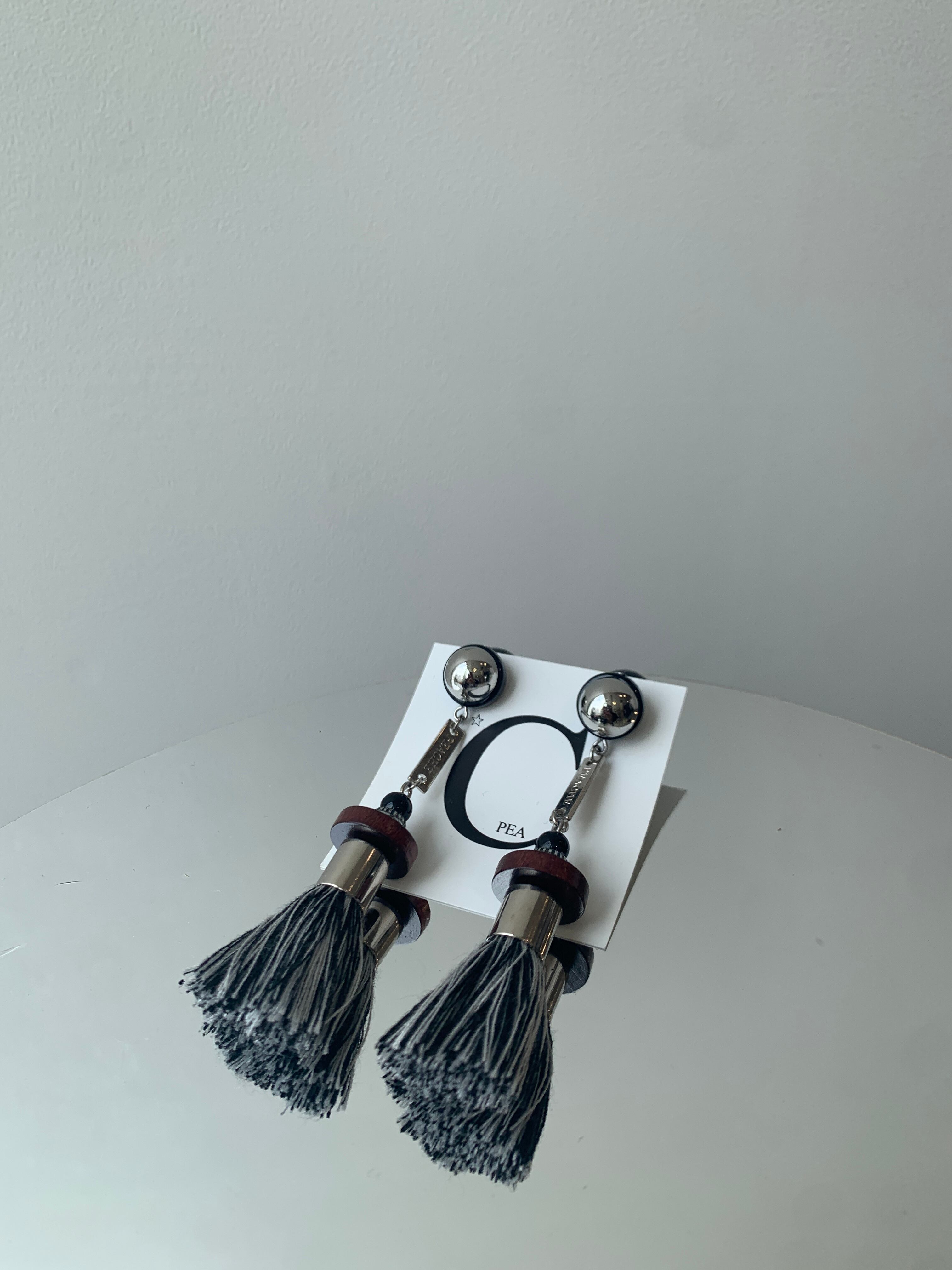 wood monotone mix tassel silver