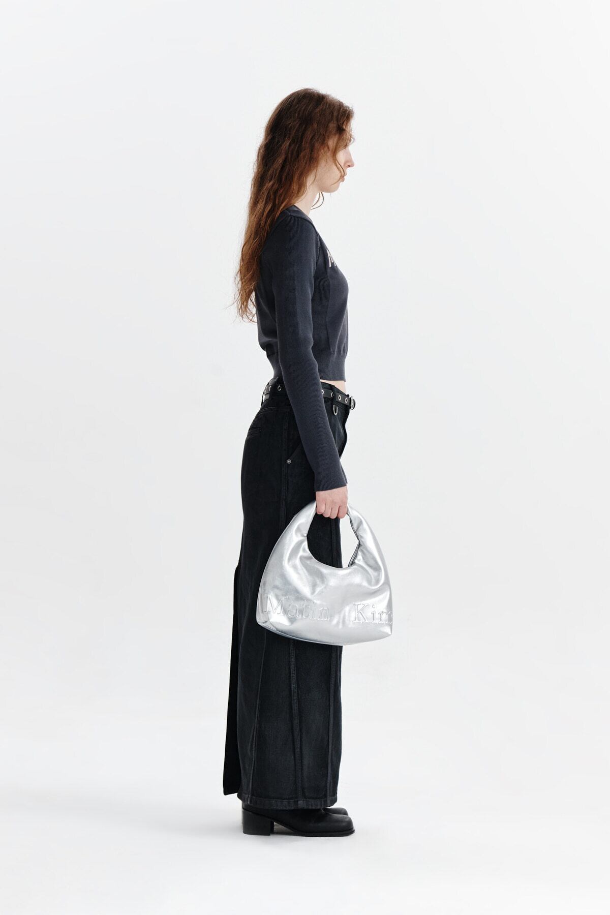 Matin Kim] LOGO POINT JACQUARD KNIT CROP TOP IN CHARCOAL 正規品