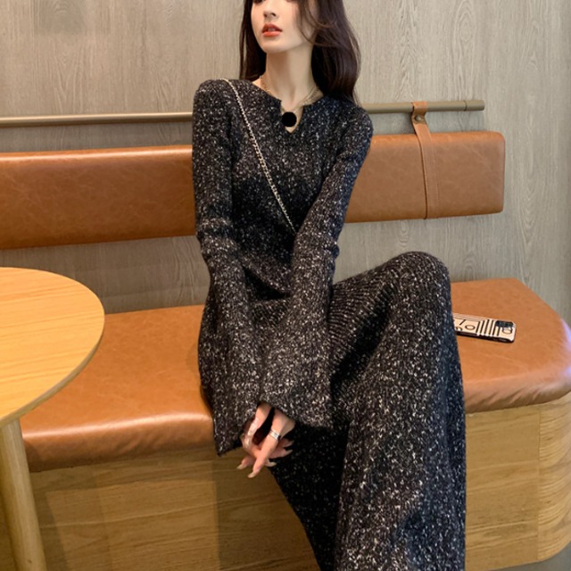 【送料無料】 ロングワンピ 2色 リブニット マキシ 長袖 フレア袖 フレアスリーブ Vネック Aライン フレア プルオーバー 厚手生地 伸縮性 ニット 可愛い 大人可愛い きれいめ シンプル カジュアル コンサバ 華やか 大人 上品 おしゃれ お洒落 主役級 こなれ感 高見え 無地 冬 レディース 女性用 ママ 30代 40代 デート お出かけ 女子会 お呼ばれ 休日 お茶会 授業参観 着回し 普段使い ファッション コーデ スタイル 楽ちん 体型カバー 美脚 脚長 定番 着痩せ 垢抜け ママ服