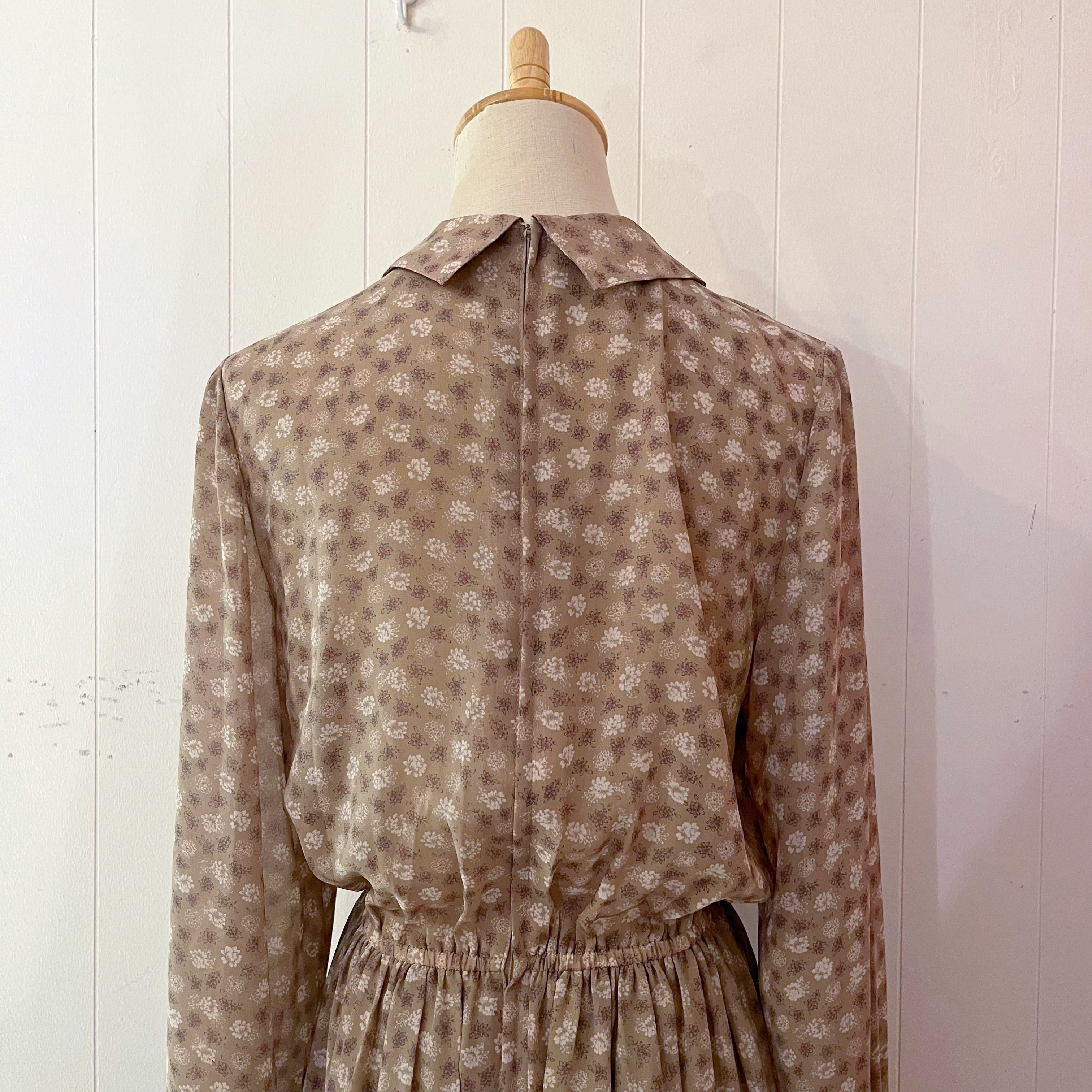 beige flower neck ribbon one-piece