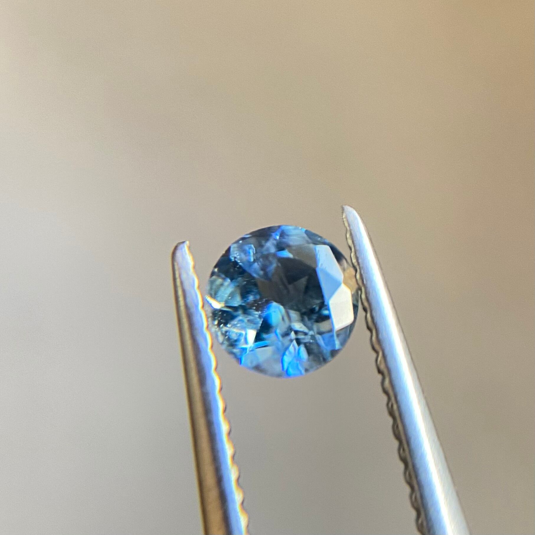 新品】 サンタマリアアクアマリンブラジル産ルース原石0.67ct