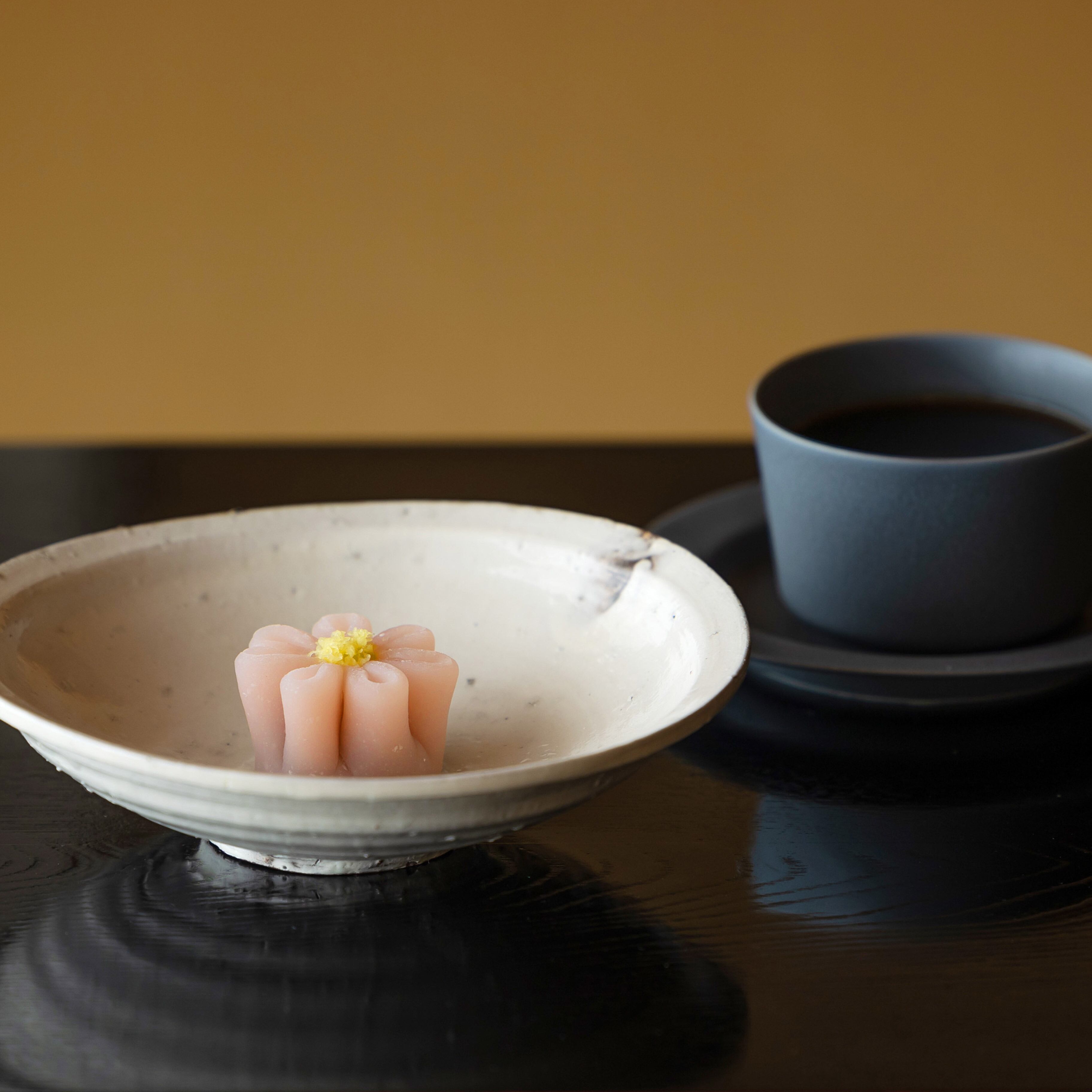 定期購入 翌月第1金曜 発送】季節の生菓子とコーヒー（豆）のセット