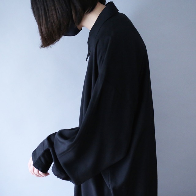 "刺繍" black one-tone  fry-front minimal mode over silhouette shirt