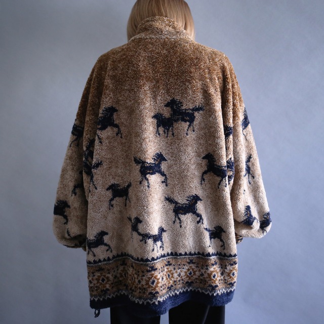 many many horse high-neck over size fleece blouson