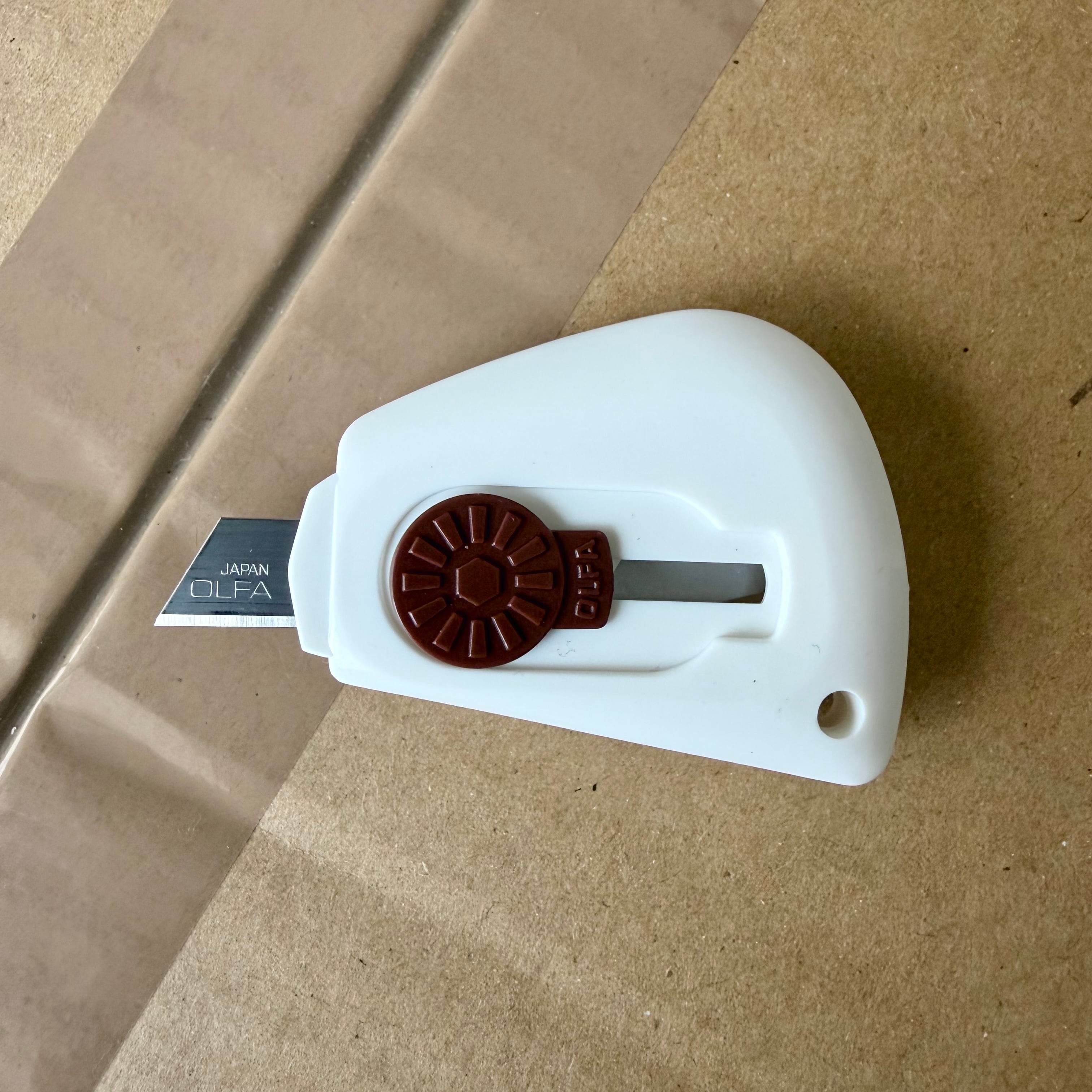 OLFA オルファ マグネタッチC