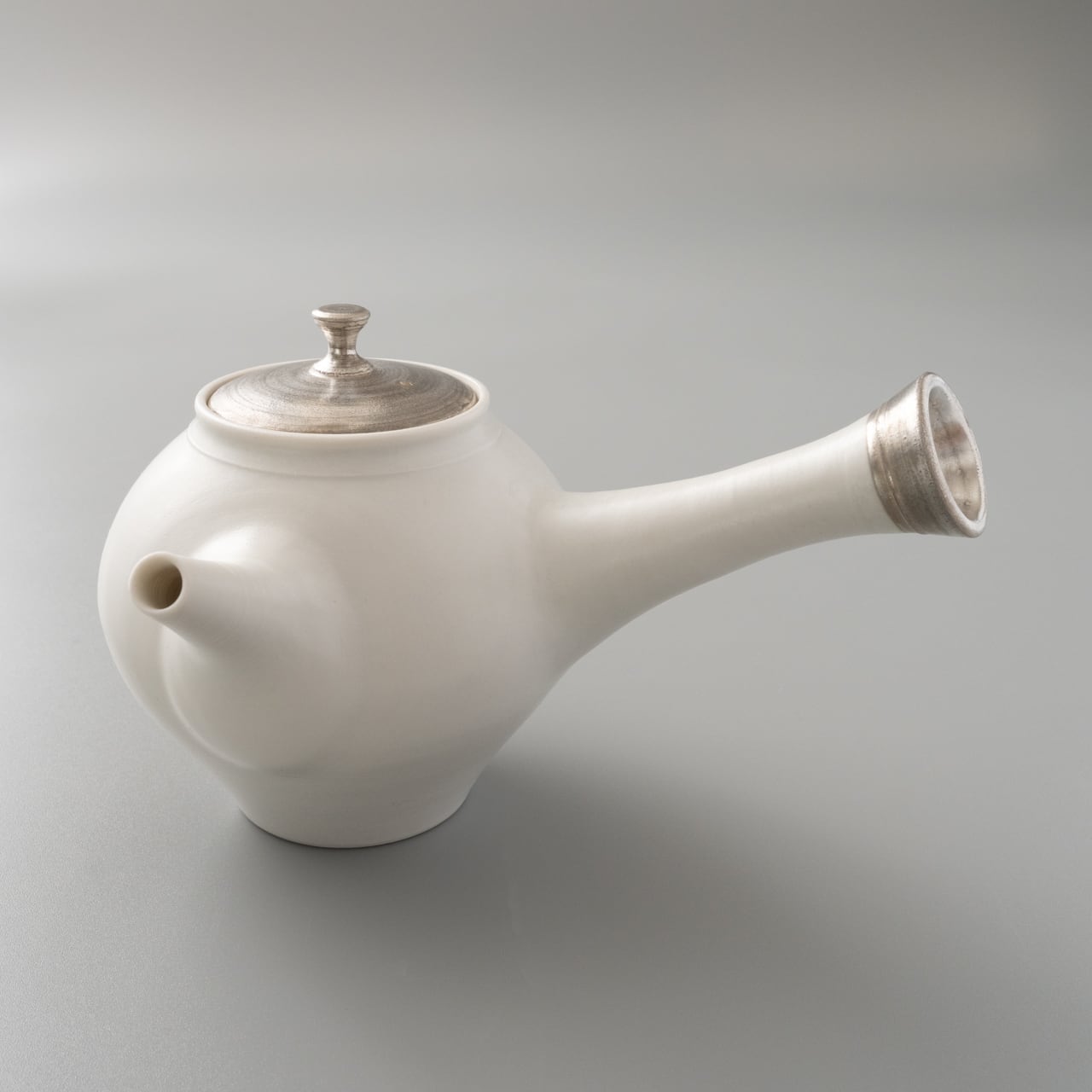 白磁/銀彩 横手急須 D | encounter(エンカウンター)/食器・植木鉢