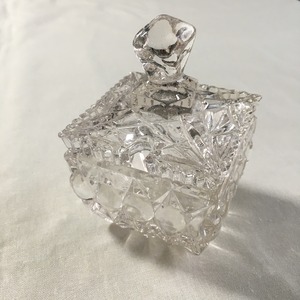 ガラスのシュガーポット