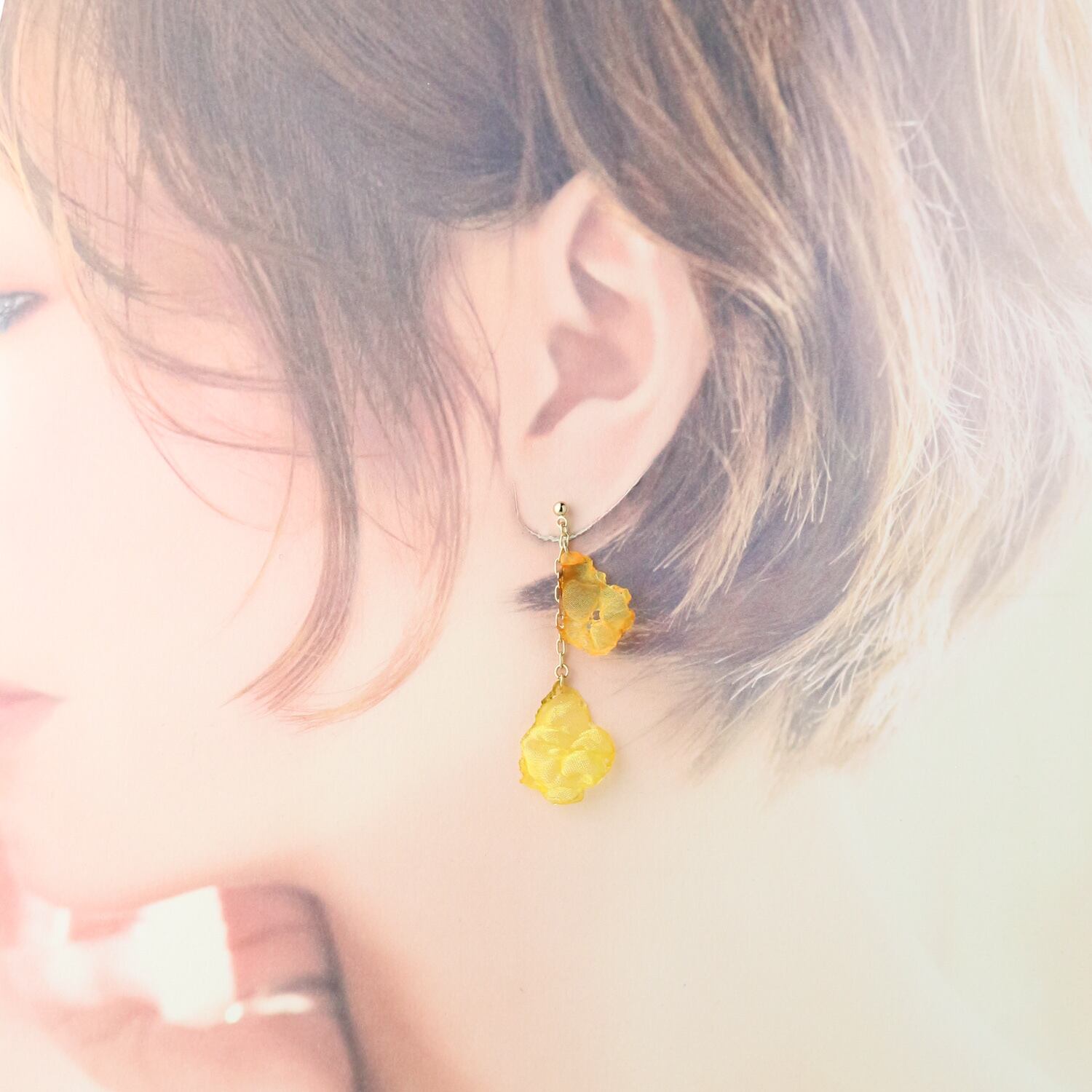 イエローオレンジ 光のしずく ｜ゆれるドロップチェーンピアス