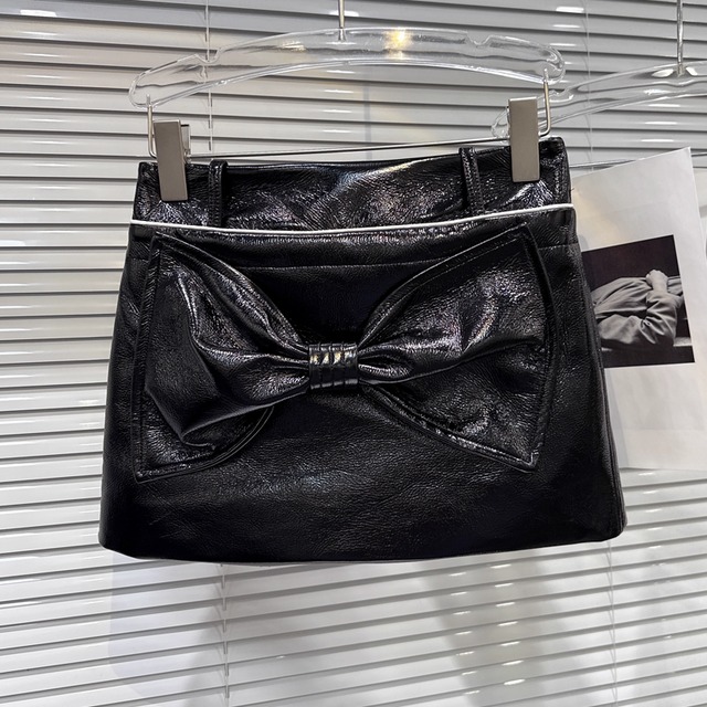 【bottoms】リボン付きPUスカート Q7335