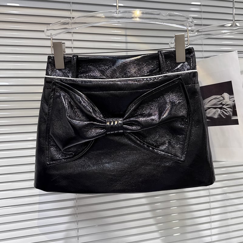 【bottoms】リボン付きPUスカート Q7335