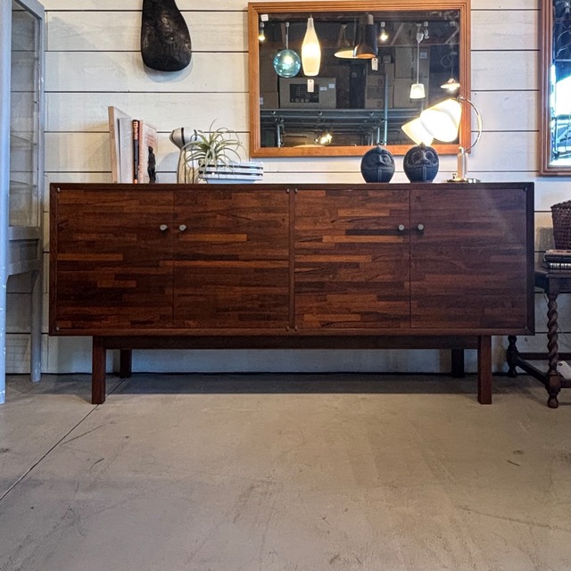 Vintage rosewood sidebord / ローズウッド材のサイドボード