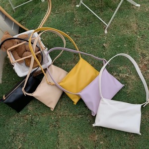 シンプルショルダーバッグ