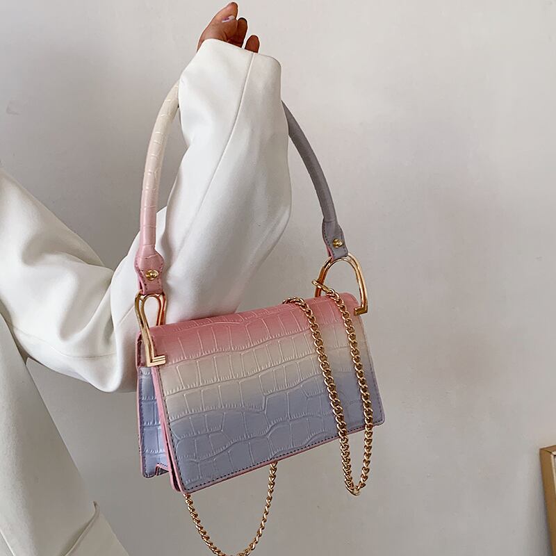 スタイルチェーン レッド スクウェア メッセンジャーバッグ Tiancai_Wing_Bag61803396710