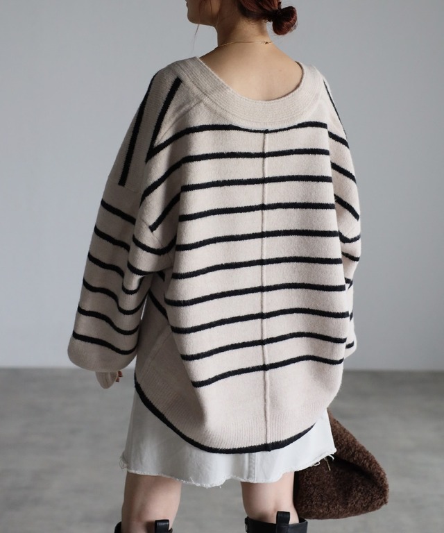 ディープVネックボーダーニット