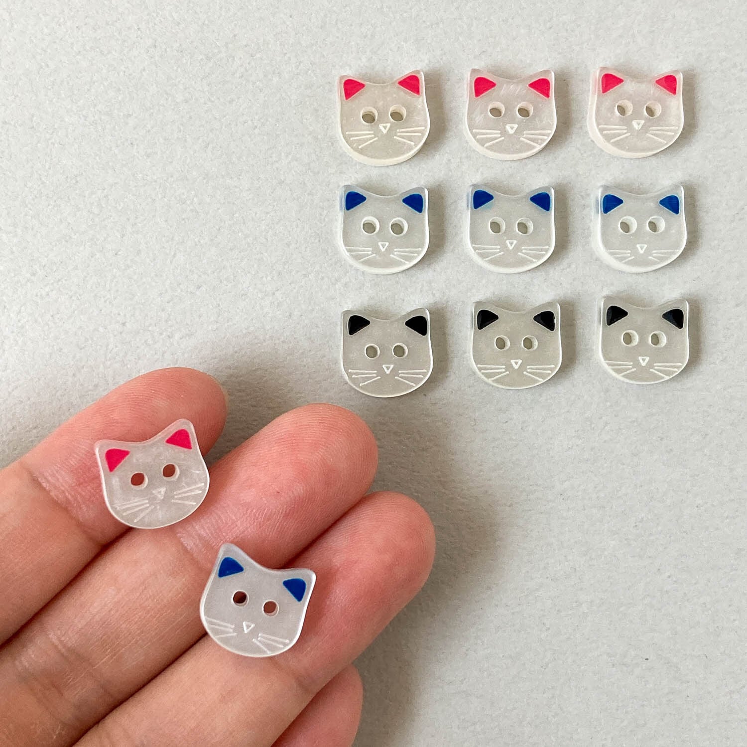 白猫の顔ボタン(12mm)