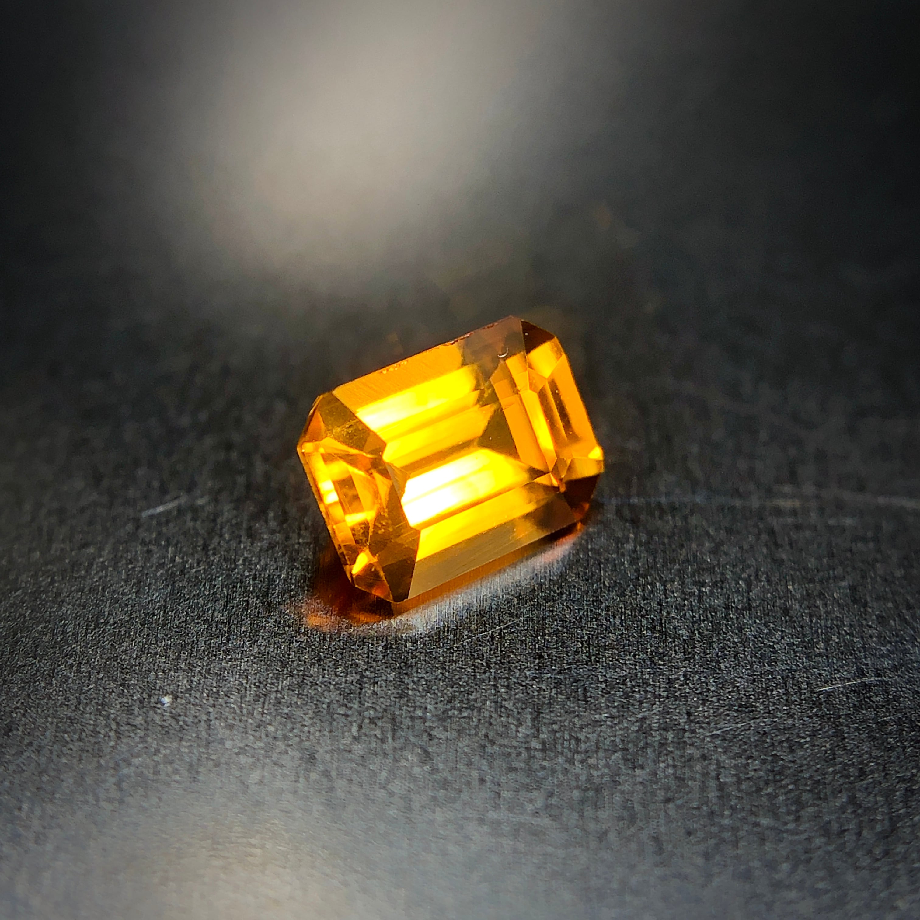 燦々と煌めく太陽のような宝石 0.24ct 天然 ゴールデンサファイア | Frederick’s Gems&Jewelry powered by  BASE