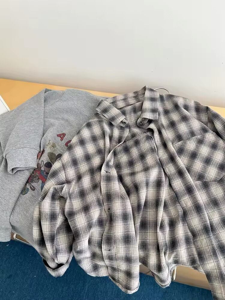 チェックシャツ