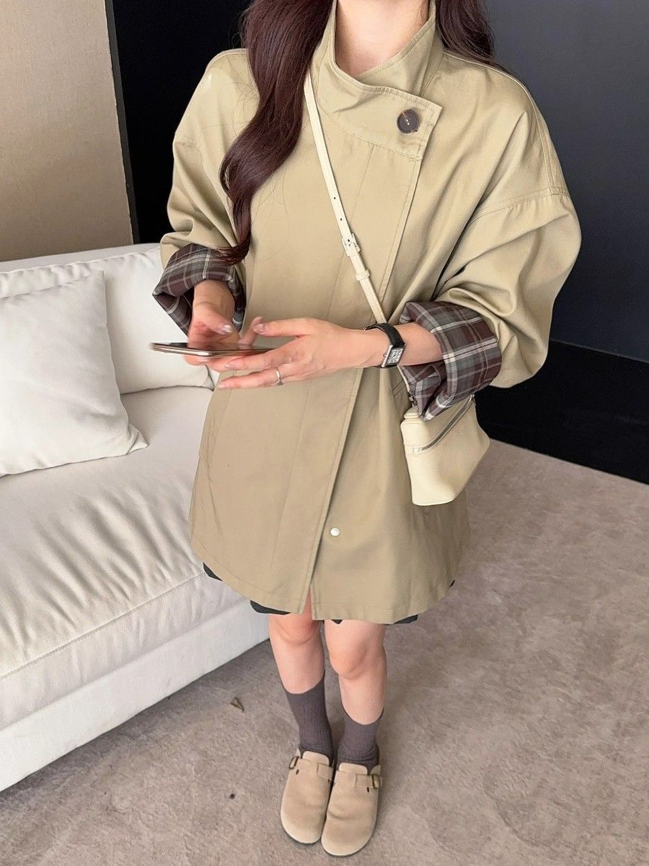 レトロなチェックが映えるロンドントレンチコート