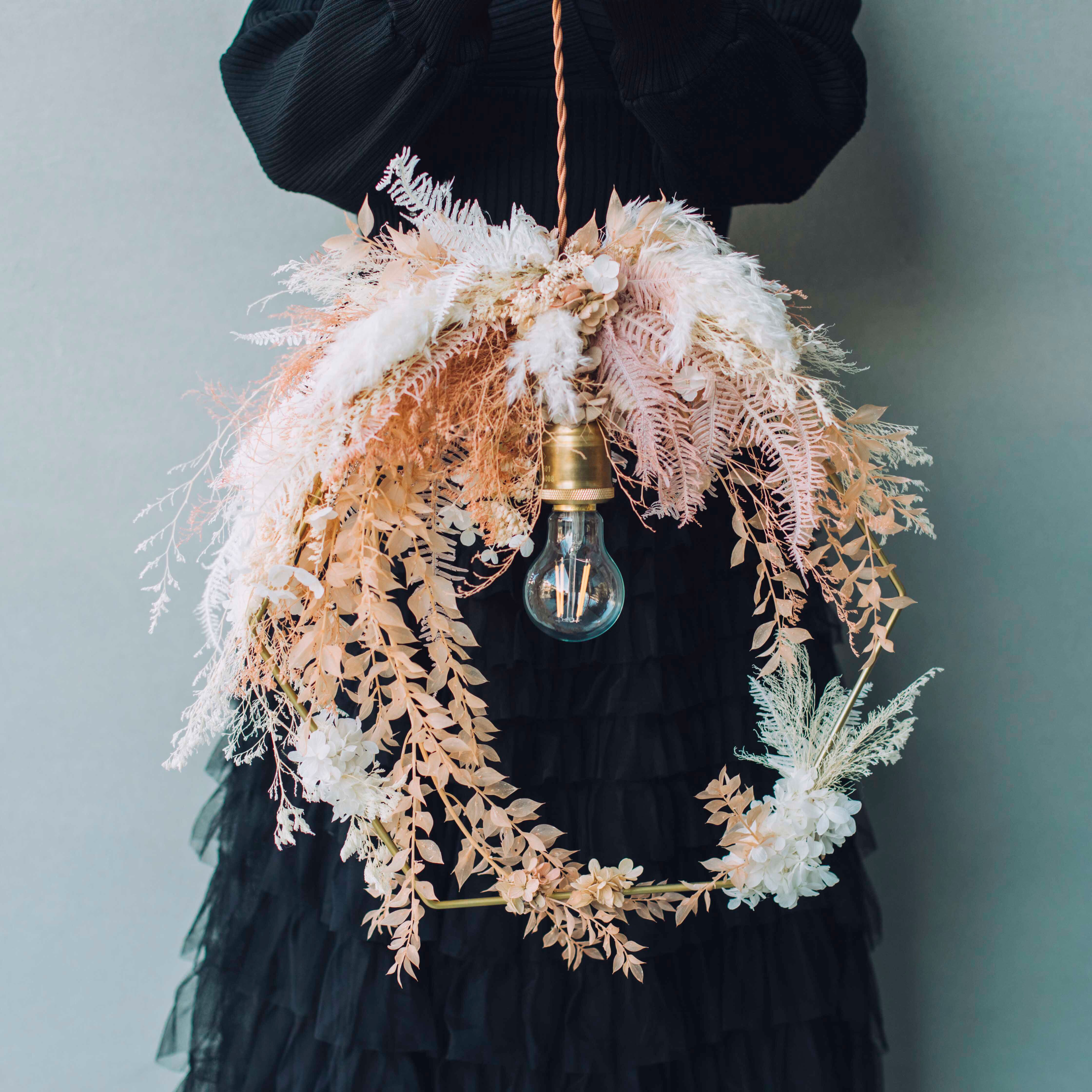 リース縦型1灯 / ホワイト＆ピンク / 品番 s6_39 / 照明・ドライ