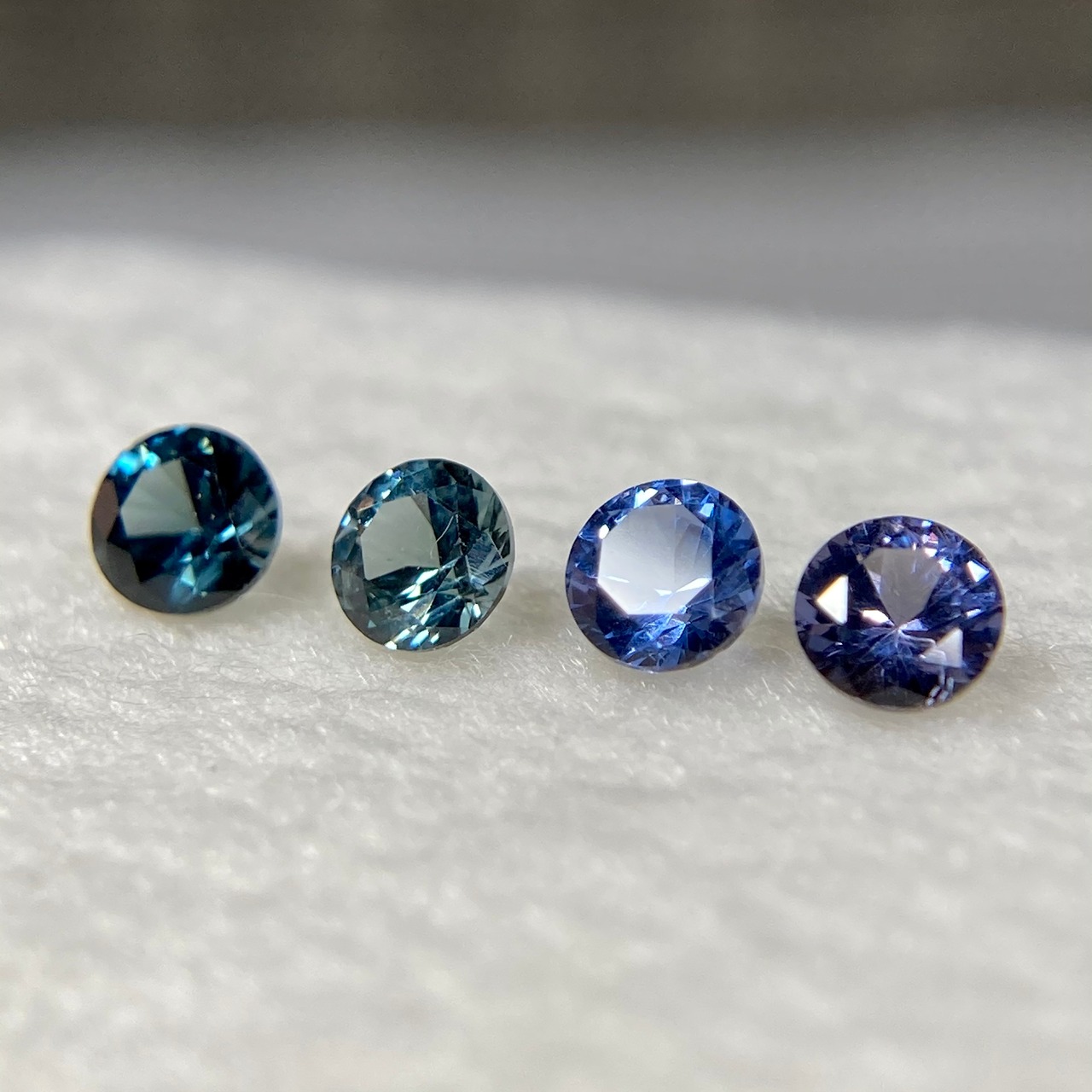 [抽選販売] 4色スピネル　ラウンドカット　約2.9mm　No.29-5