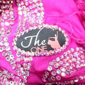 社交ダンス 衣装 The ONE ザワン スタンダードドレス ドレス ワンピース スタンダード フロート レース ファー フリル デモ 競技 ダンス パーティ 発表会 ピンク系 鮮やか 豪華 高級感 フォーマル ダンスイベント 競技会 衣装デザイン フェザー