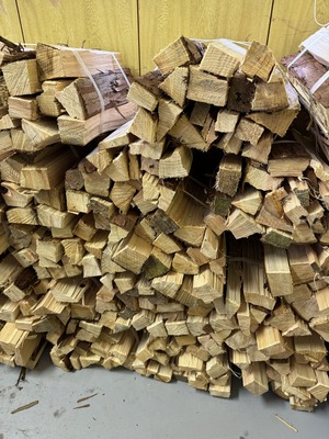 【送料無料】国産ひのき薪 15ｋｇ 乾燥材 割り薪