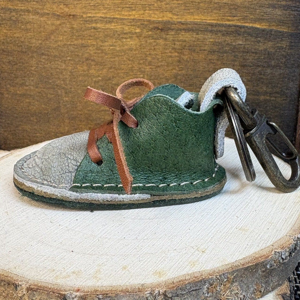 【猛獣のスニーカー】ミニスニーカーチャーム　グレー&グリーン系　No６