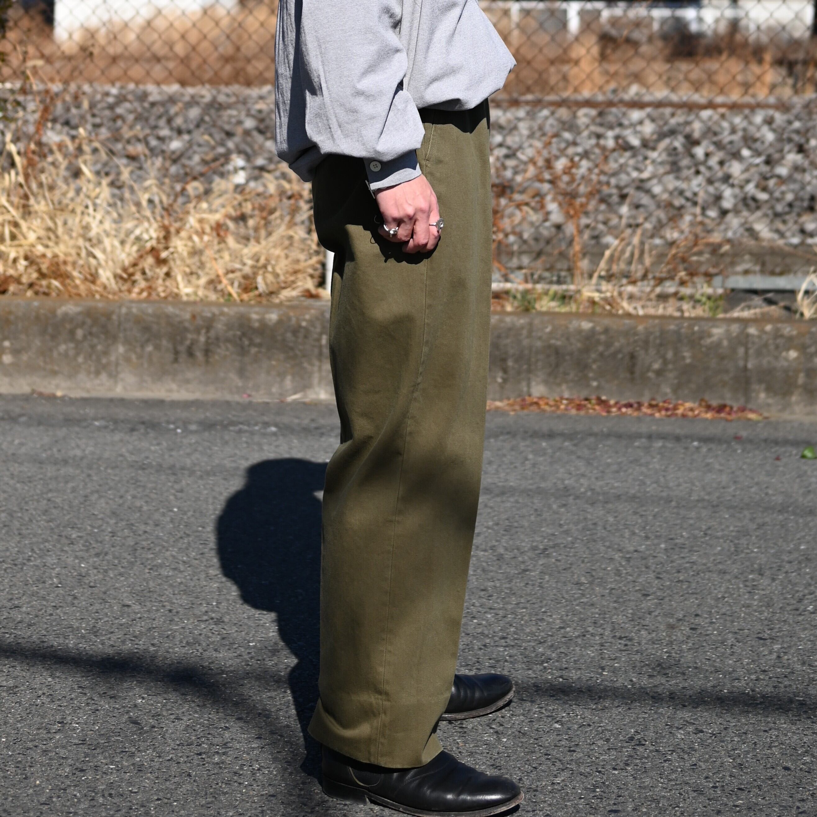 INTERIM / HEAVY PIMA TWILL 1-TUCK FRENCH ARMY WIDE TAPERED TROUSER