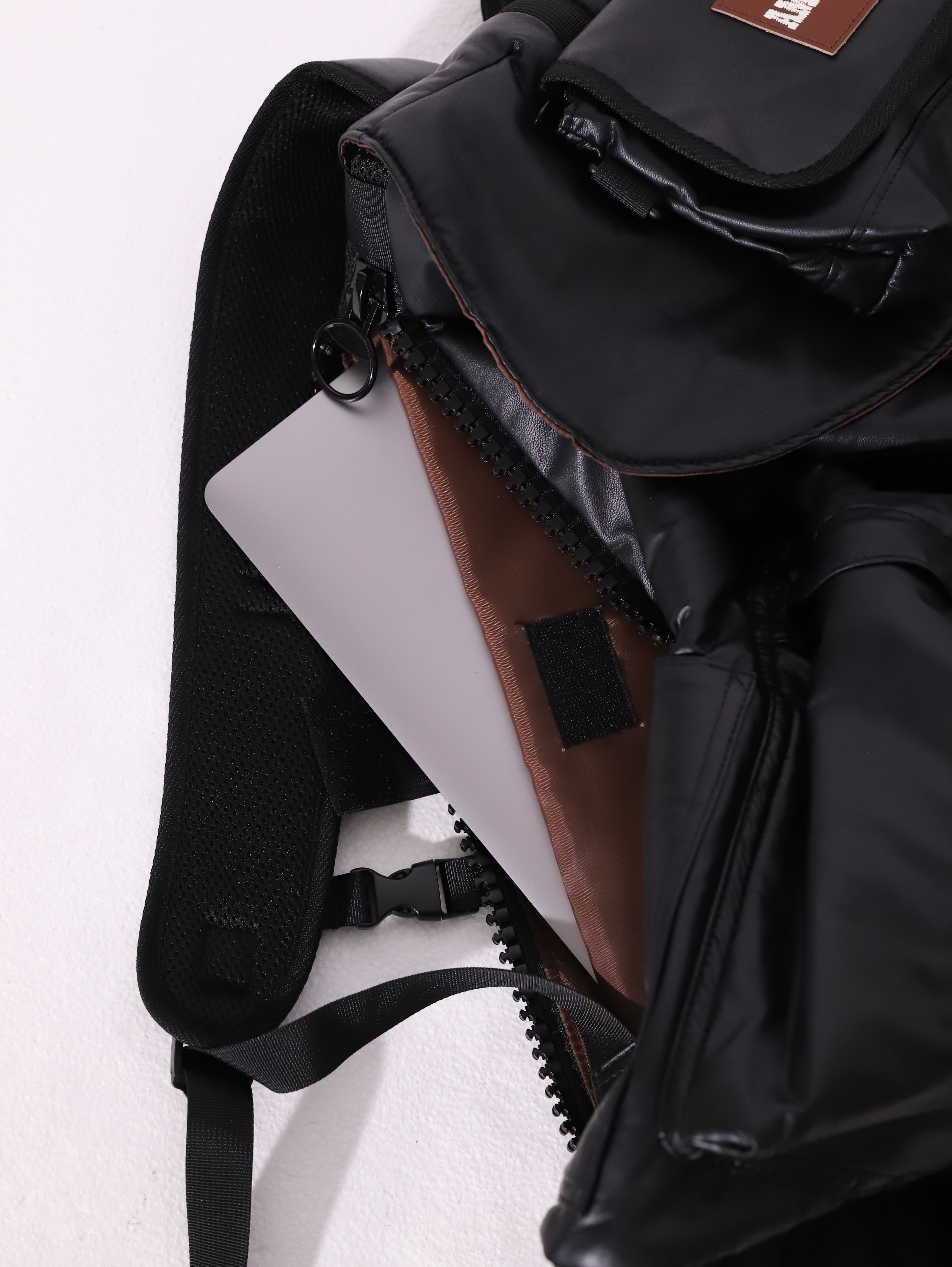 Leather Traveler's Backpack | AMBERGLEAM