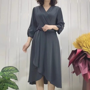 【送料無料】 ロングドレス 4色 衣装 カラードレス ひざ丈 Aライン フレア プルオーバー 長袖 Vネック アシンメトリー丈 薄手生地 エレガント 可愛い 大人可愛い きれいめ シンプル カジュアル シック コンサバ 華やか 大人 上品 おしゃれ お洒落 主役級 こなれ感 高級感 無地 秋 20代 30代 40代 レディース 女性用 お呼ばれ 結婚式 二次会 パーティ 演奏会 普段使い ファッション コーデ スタイル 楽ちん 体型カバー 美脚 脚長 定番 垢抜け 存在感