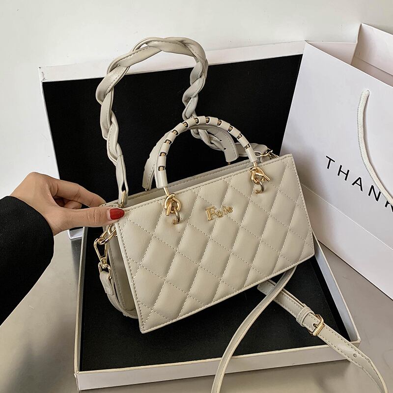 Lingge小さなバッグ女性バッグ2020新しいトレンディなファッション野生のワンショルダーメッセンジャーバッグinsスーパーファイアポータブル小さな正方形のバッグ Tiancai_Wing_Bag2020737