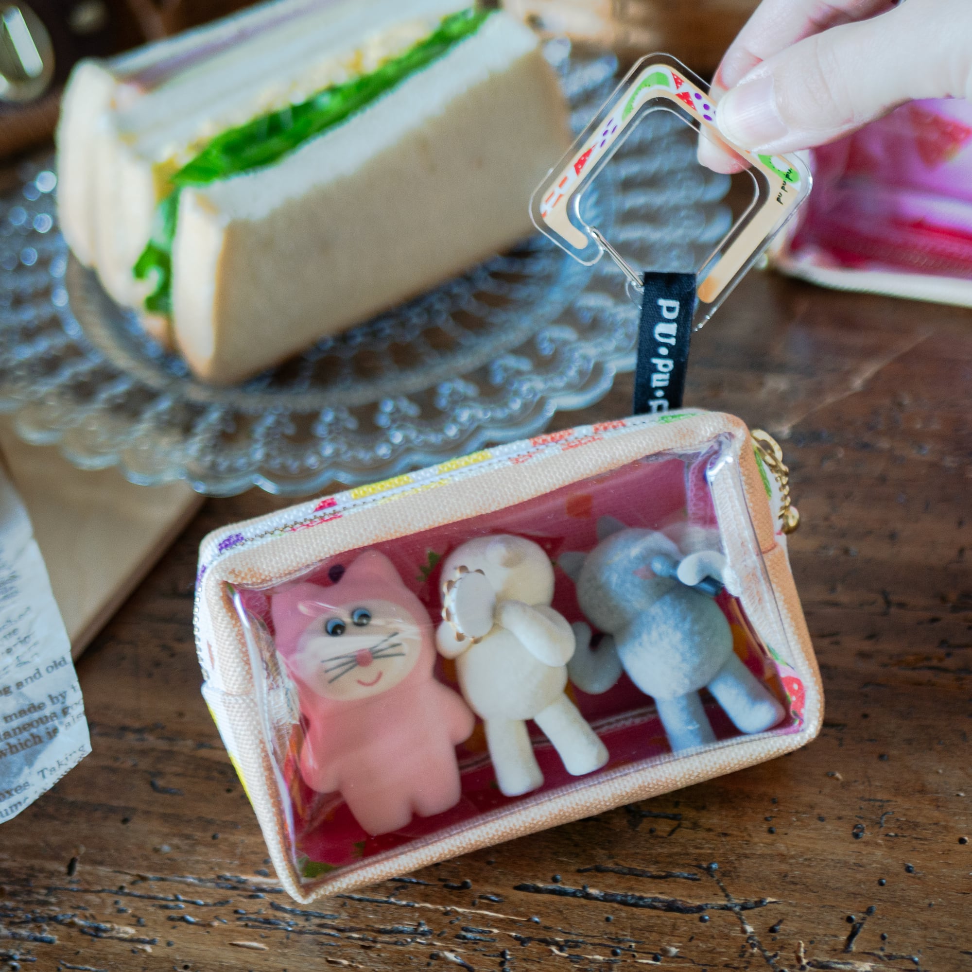 四角サンドのクリアポーチ